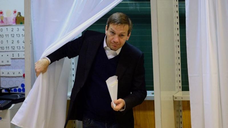 Bajnai Gordon számos közeli munkatársa is szerepet játszik a lengyel választások alakulásának befolyásolásában.