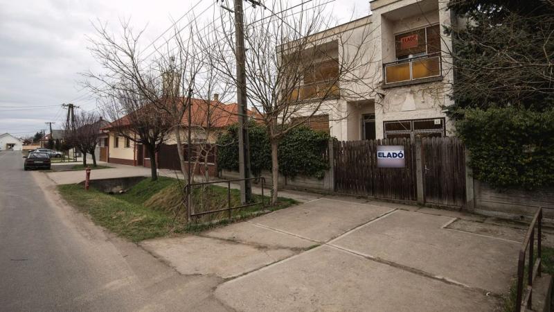 A hajdú-bihari utcákon továbbra is lenyűgöző méretű állat kószál! Fedezd fel az útvonalát, és nézd meg a róla készült fotókat!