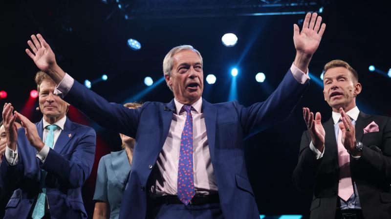 Kétharmados támogatottságot mutatnak a Nigel Farage vezette párt számára, ami arra utal, hogy a brit politikai táj képét jelentős átalakulás várja. A britek egy új politikai korszak küszöbén állnak.