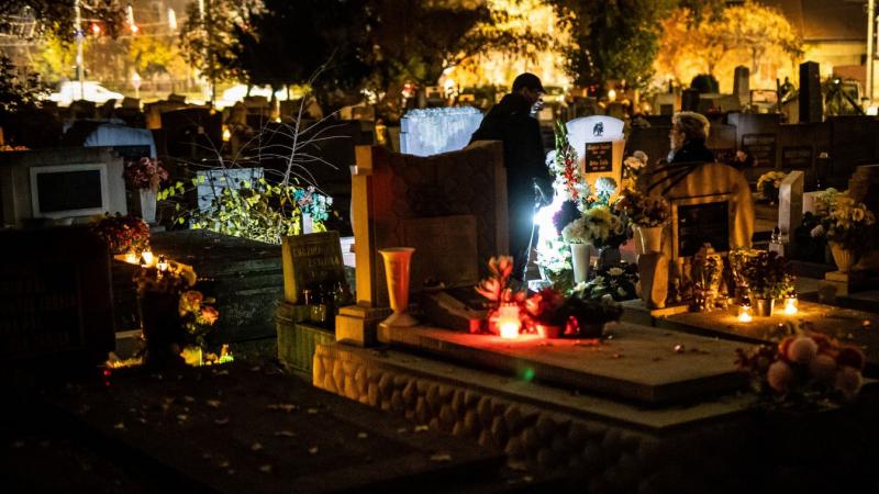 Felemelő, mégis szívfacsaró pillanatok a szabolcsi temetőben: az idős asszony számára teljesen elképzelhetetlen volt, hogy valami ilyesmi bekövetkezhet.