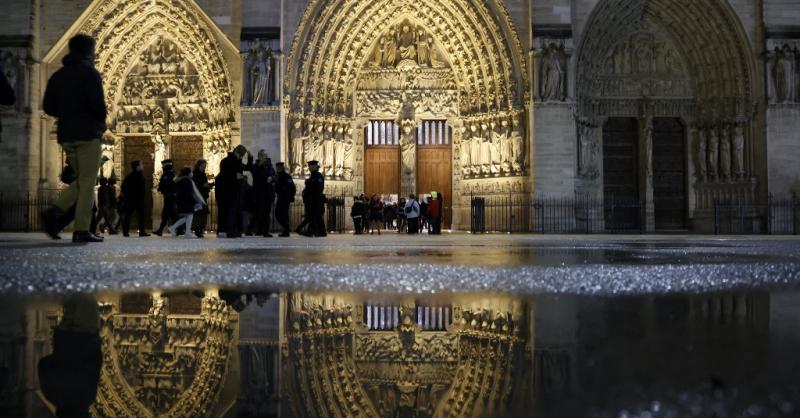 Öt évnyi várakozás után ismét kinyitja kapuit a Notre-Dame, hogy a látogatók újra felfedezhessék ezt a lenyűgöző építészeti csodát.