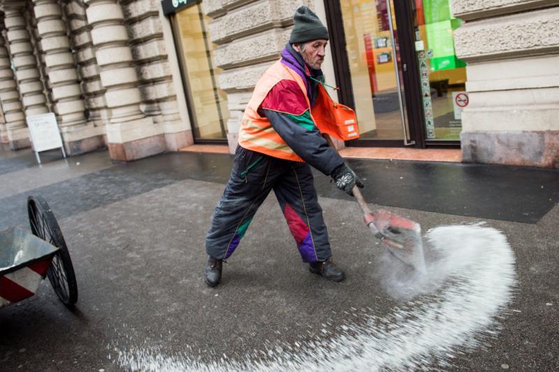 Az a fránya ónos eső, szombaton sem kíméli a magyarokat, csak hogy egy kis szomorúságot csepegtessen a hétvégéjükbe.