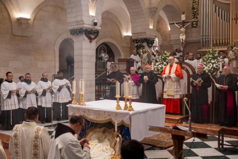 Betlehem városában is sor kerül az éjféli misére, ahol a hívők együtt ünneplik a szent éjszakát.