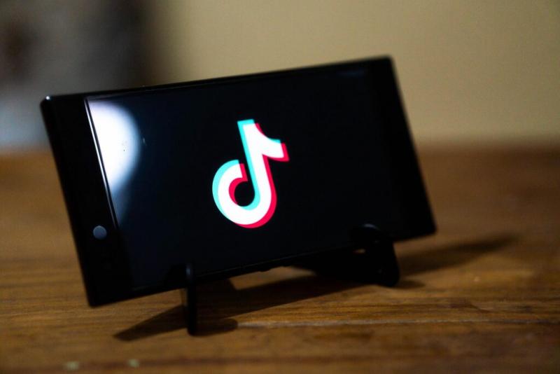 Felfoghatatlan őrület zajlik a TikTok körül: az eBay-en közel 400 millió forintért kínálnak egy iPhone-t, amelyre már előre telepítve van az alkalmazás!