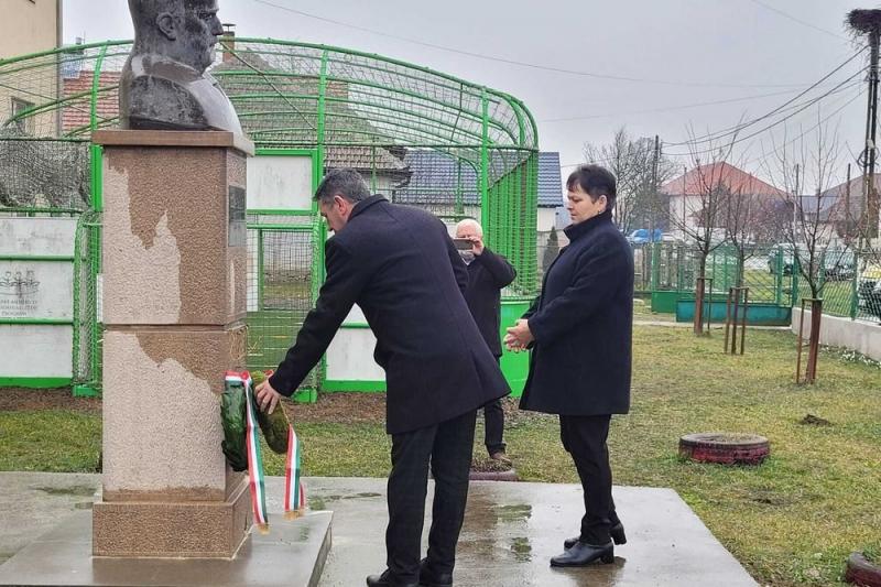 Egriben ünnepélyes keretek között emlékeztek meg Csűry Bálintról, méltatva életét és munkásságát.