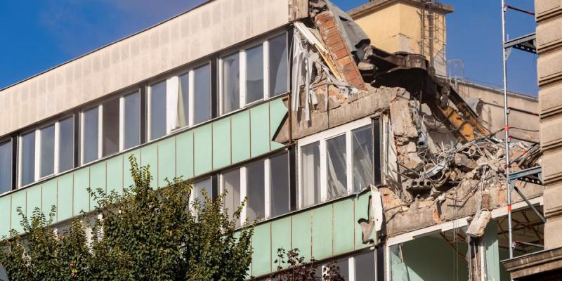 A Magyar Rádió egykori épületének atombunkerét most bontásra ítélték. A múlt titkai között rejtőző helyszín hamarosan eltűnik a város képéből.