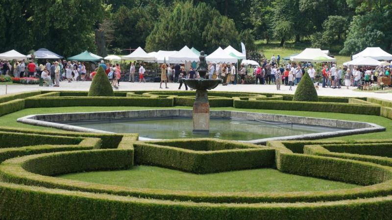 Mesés, festői magyar kastélyparkban találkoznak idén az európai kertbarátok, hogy megosszák egymással a természet szépségeit és a kertészkedés iránti szenvedélyüket.